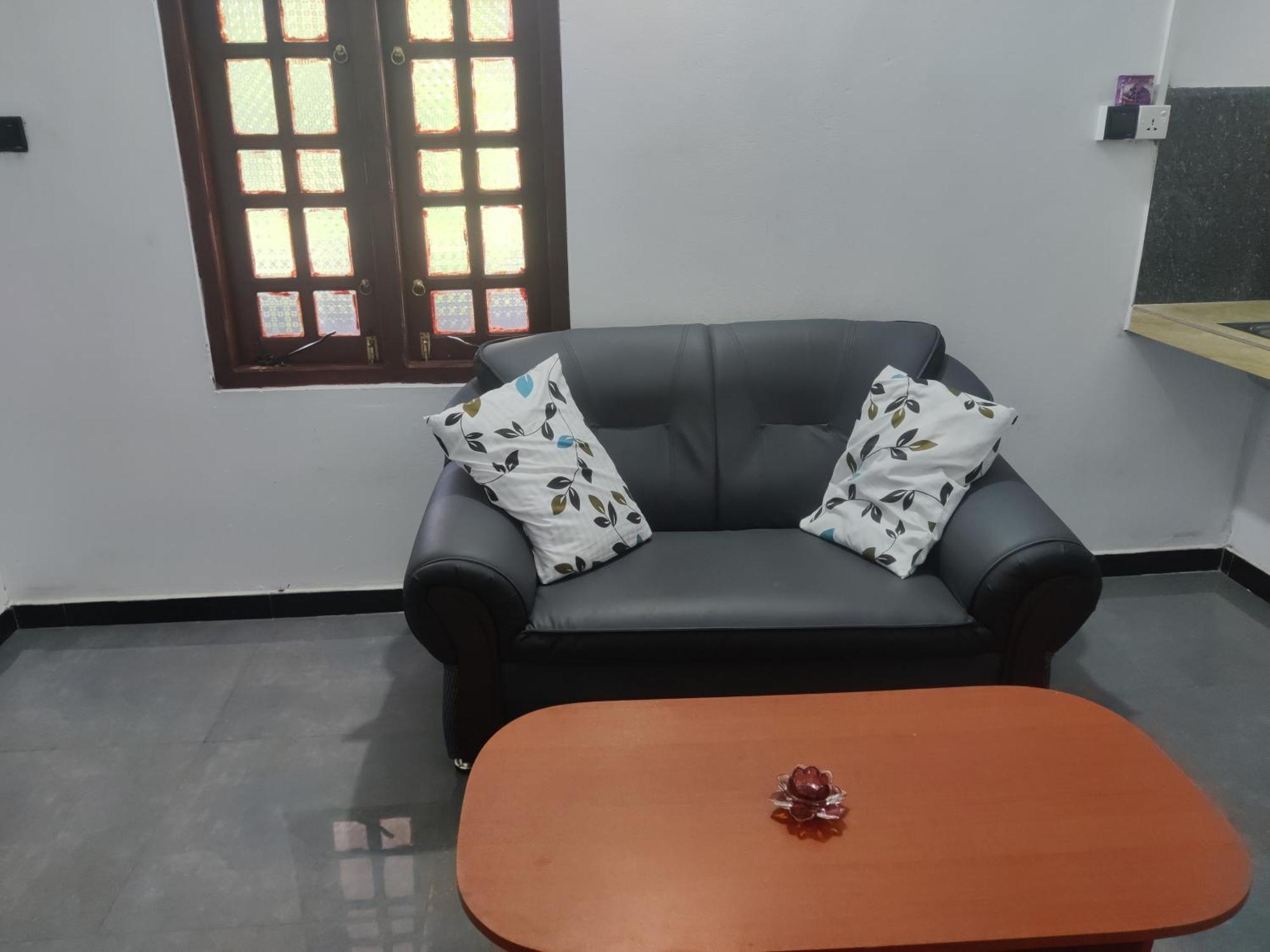 Enoch Guest House Манар Екстериор снимка