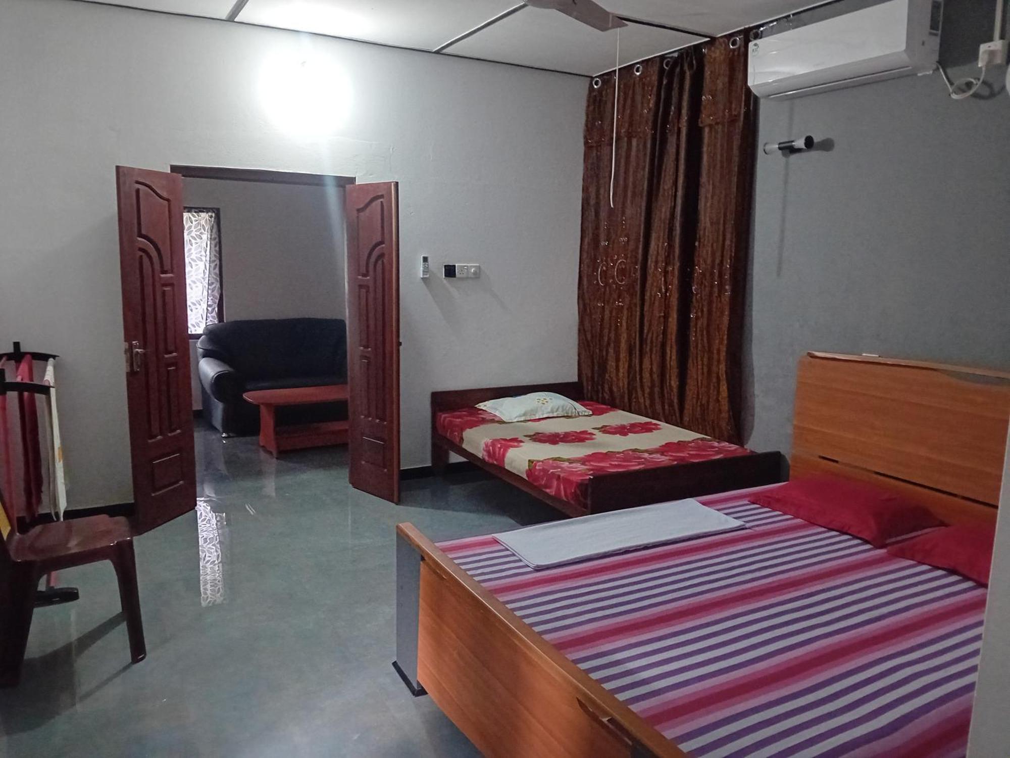 Enoch Guest House Манар Екстериор снимка
